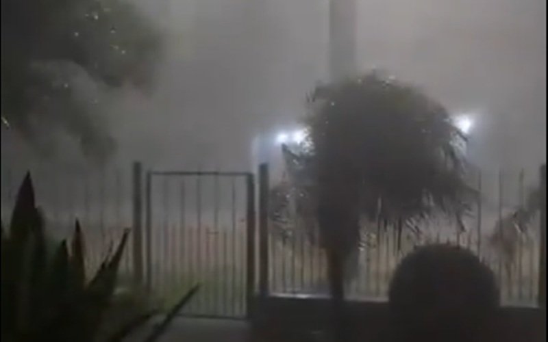 Temporais no RS: ciclone e ventanias mobilizam a Defesa Civil