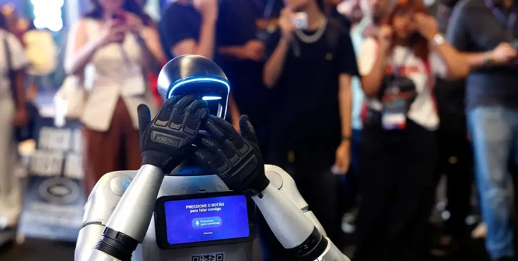 Robô atrai a atenção do público durante o Rio Innovation Week, conferência de tecnologia e inovação, no Pier Mauá, no Rio/Tânia Rêgo/Agência Brasil