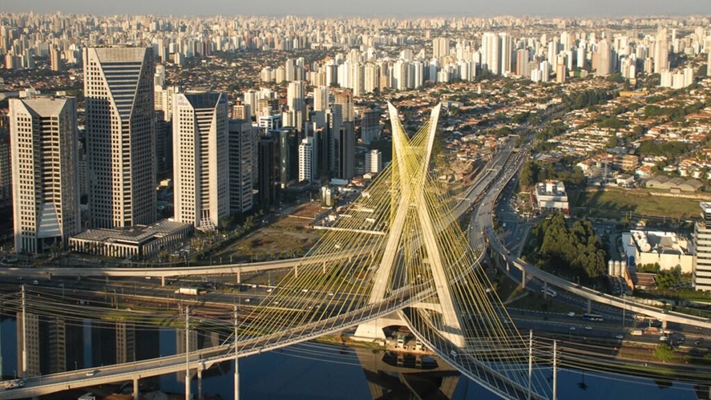 Uma cidade além dos negócios
