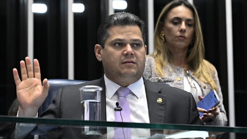 Alcolumbre classifica reunião com Lula como institucional