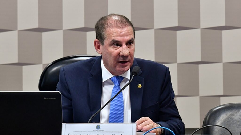 PEC do Pix: Vanderlan cobra Alcolumbre para pautar votação