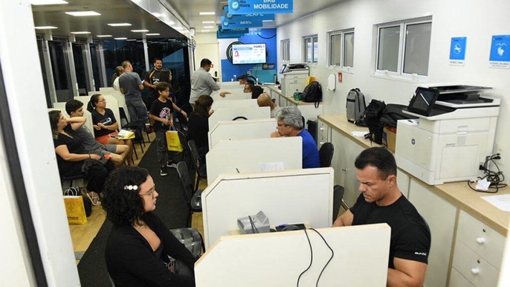 Volume de serviços fica estável em junho, diz o IBGE