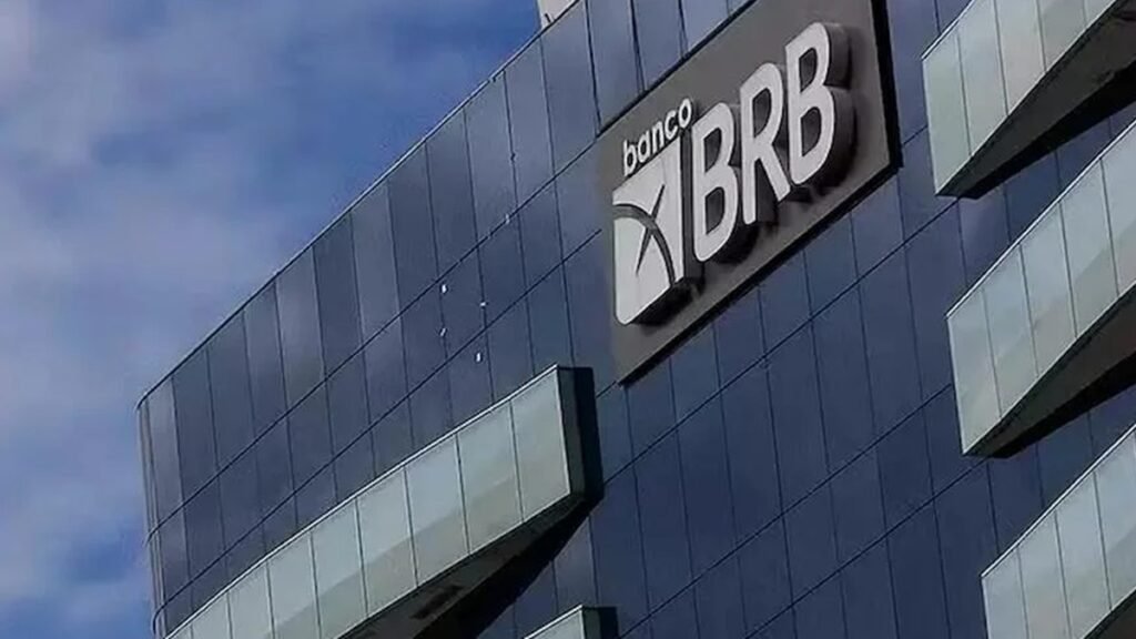 TCDF bloqueia bens de ex-dirigentes do Banco de Brasília
