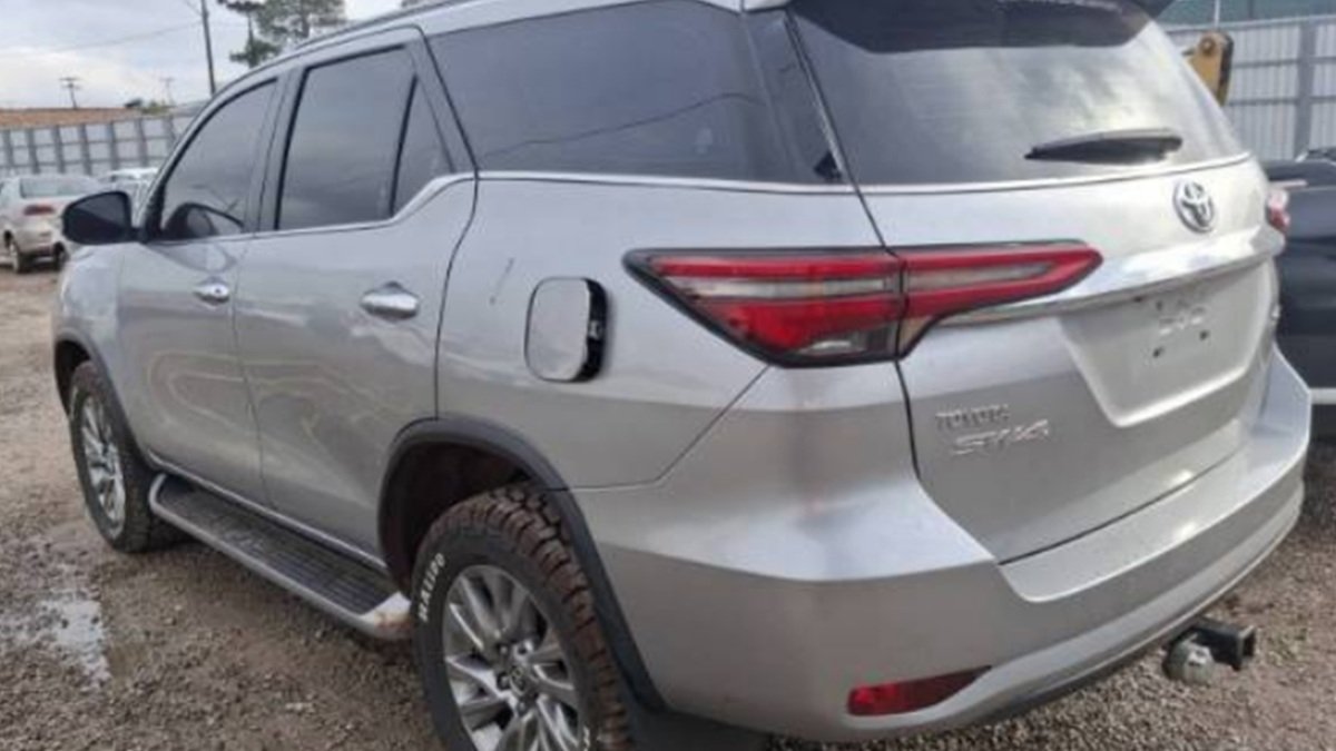 Carro caminhonete Hilux Misto Brasil