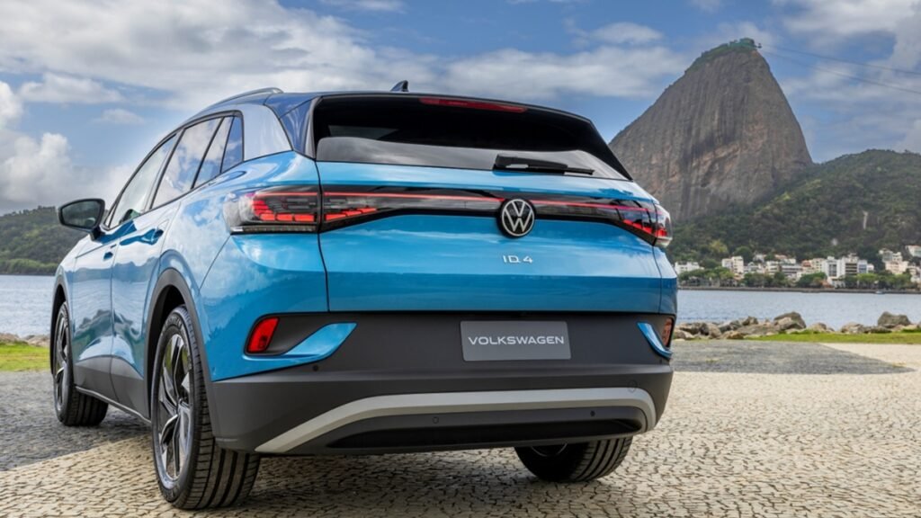 Volkswagen lança ID.4 Pro e inicia venda de elétricos no Brasil