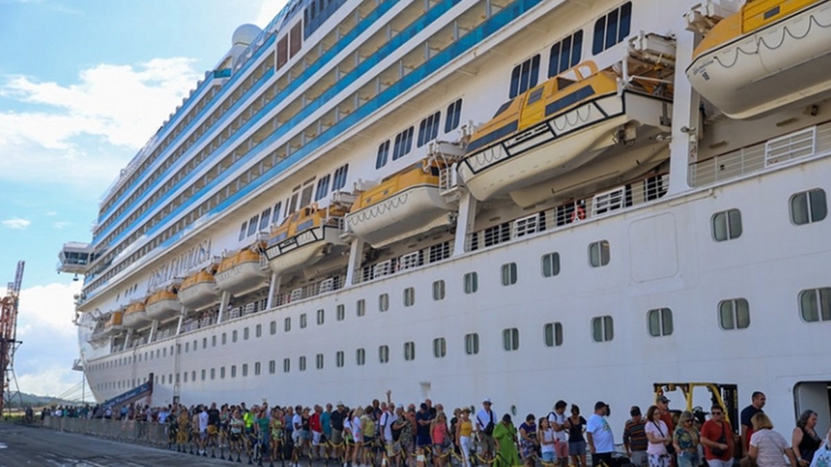 Cruzeiro navio turismo Misto Brasil