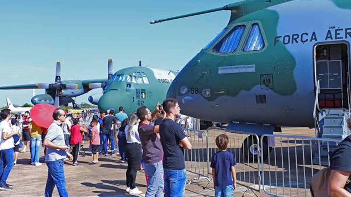 FSB avião exposição Base Aérea de Brasília Misto Brasil