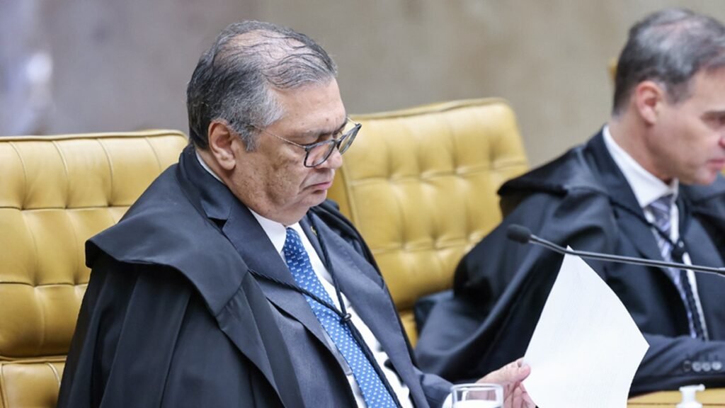 Flávio Dino manda reintegrar o diretor-geral da PF