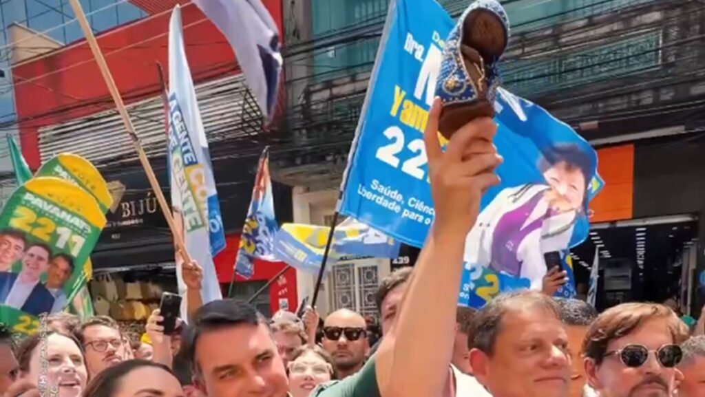 Flávio faz aceno a católicos após polêmica sobre Nossa Senhora
