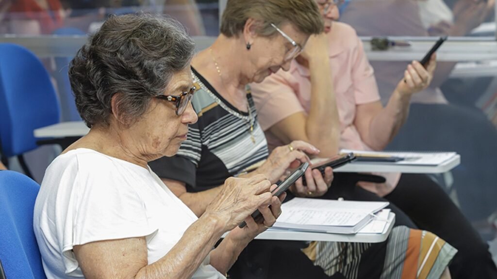 População idosa conectada quadruplica em quase dez anos