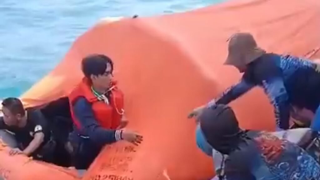 Seis mortos após naufrágio de balsa na Indonésia