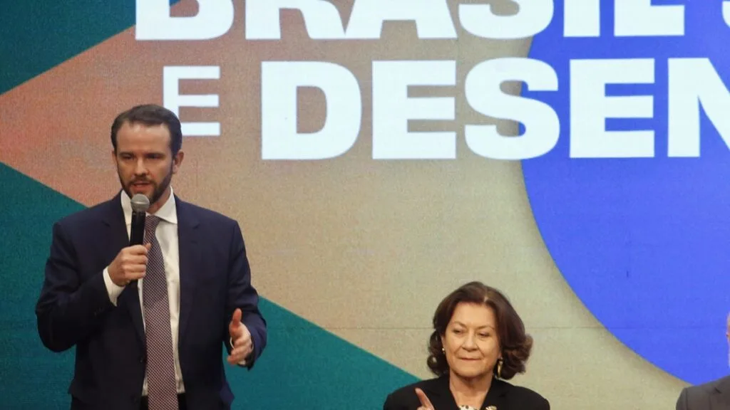 Fazenda prepara pacote fiscal e envio do Imposto Seletivo