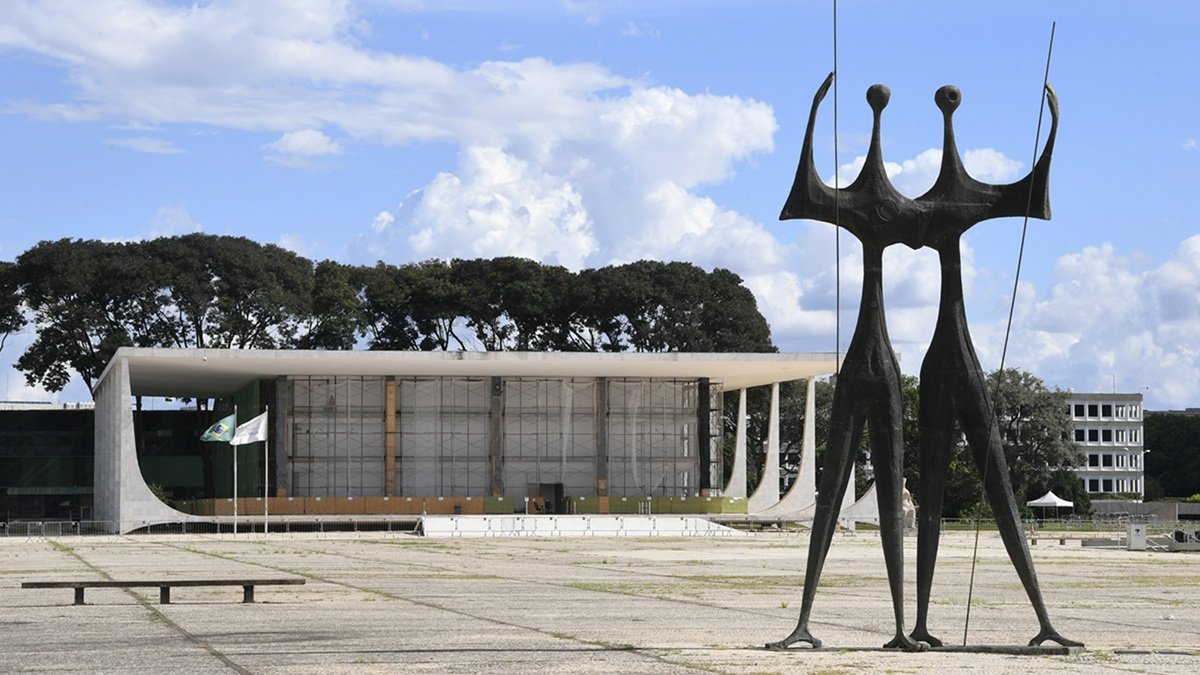 Praça dos Três Poderes STF Brasília Misto Brasil
