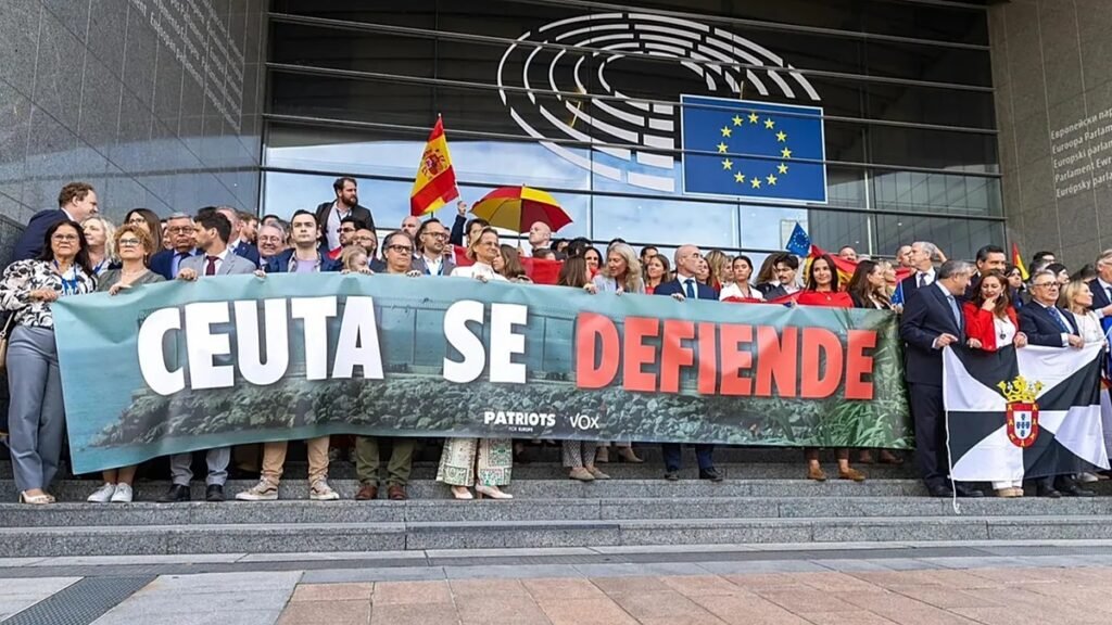 Eurodeputados de extrema-direita protestam contra o governo