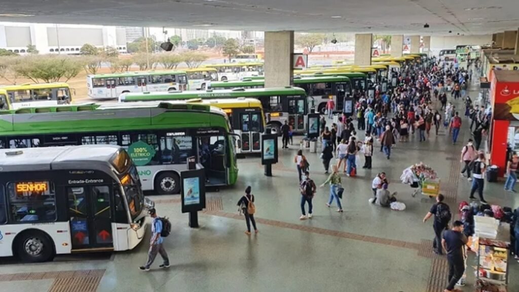 Greve de ônibus no DF começa nesta segunda após rejeição