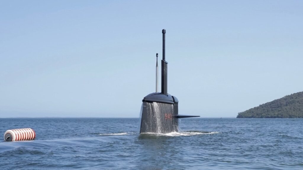Submarino Almirante Karam realiza primeira imersão estática