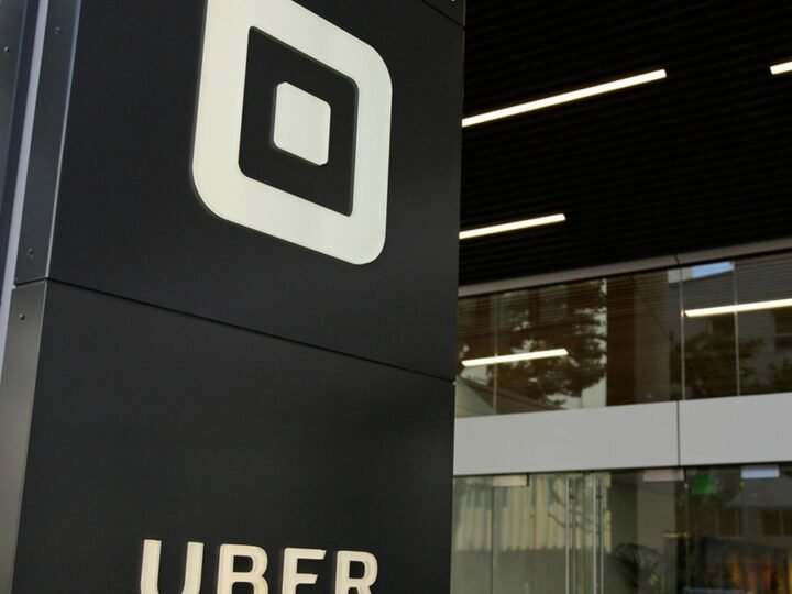 Uber demite 3,3 mil e reduz camadas para acelerar decisões