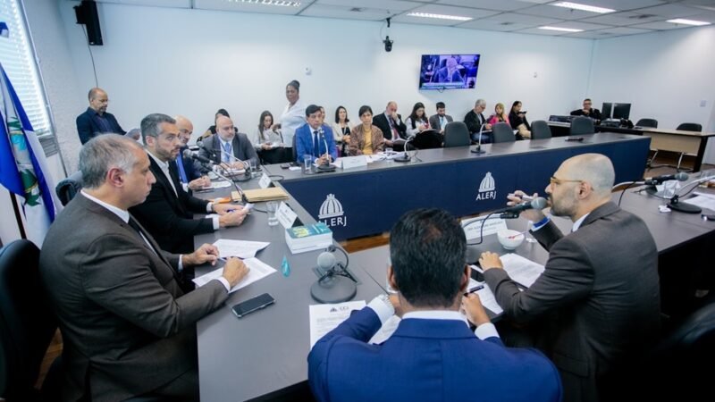 CCJ da Alerj aprova projeto que reclassifica CV e PCC no RJ