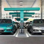 BYD estreia tecnologia que recarrega carro em 5 minutos