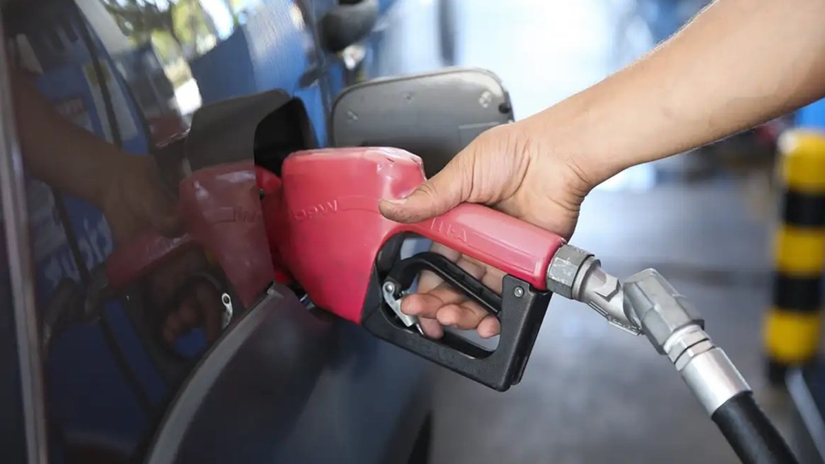 Combustível diesel abastecimento Misto Brasil