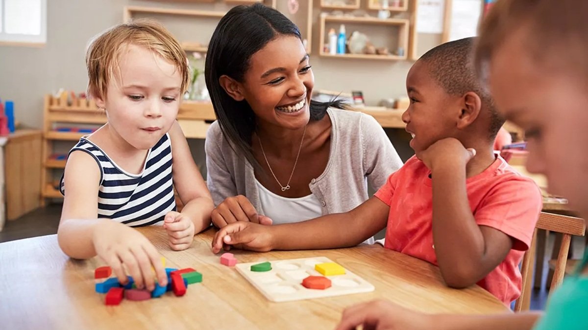 Crianças escola aprendizado sala de aula Misto Brasil