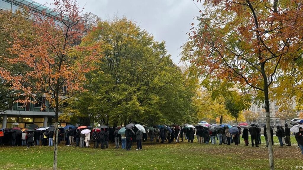 Eleitores fazem fila para votar na capital da Alemanha