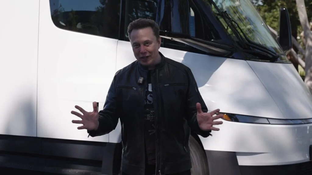 Bilionário Elon Musk volta ao governo de Donald Trump