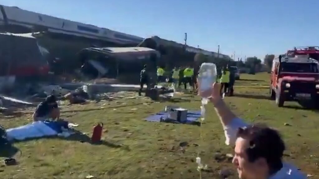 Acidente de trem na Espanha deixa pelo menos 30 mortos