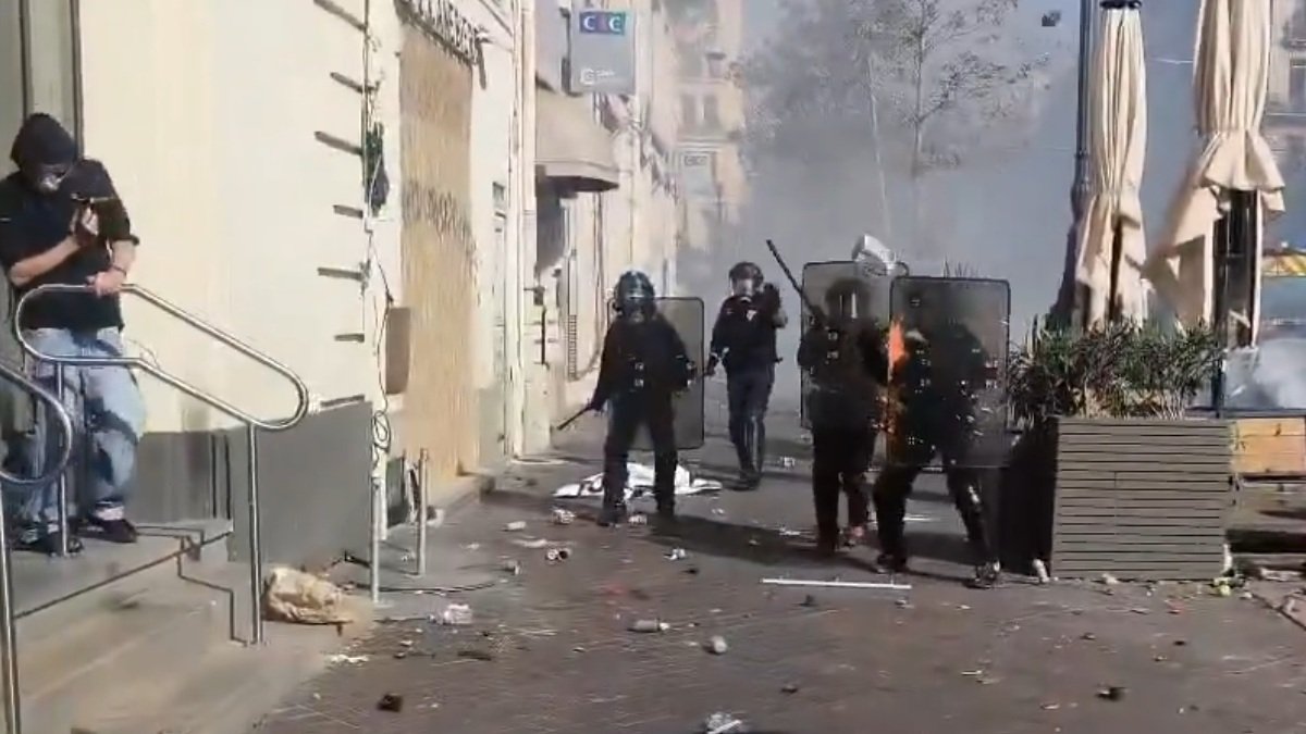 França protestos violentos Misto Brasil