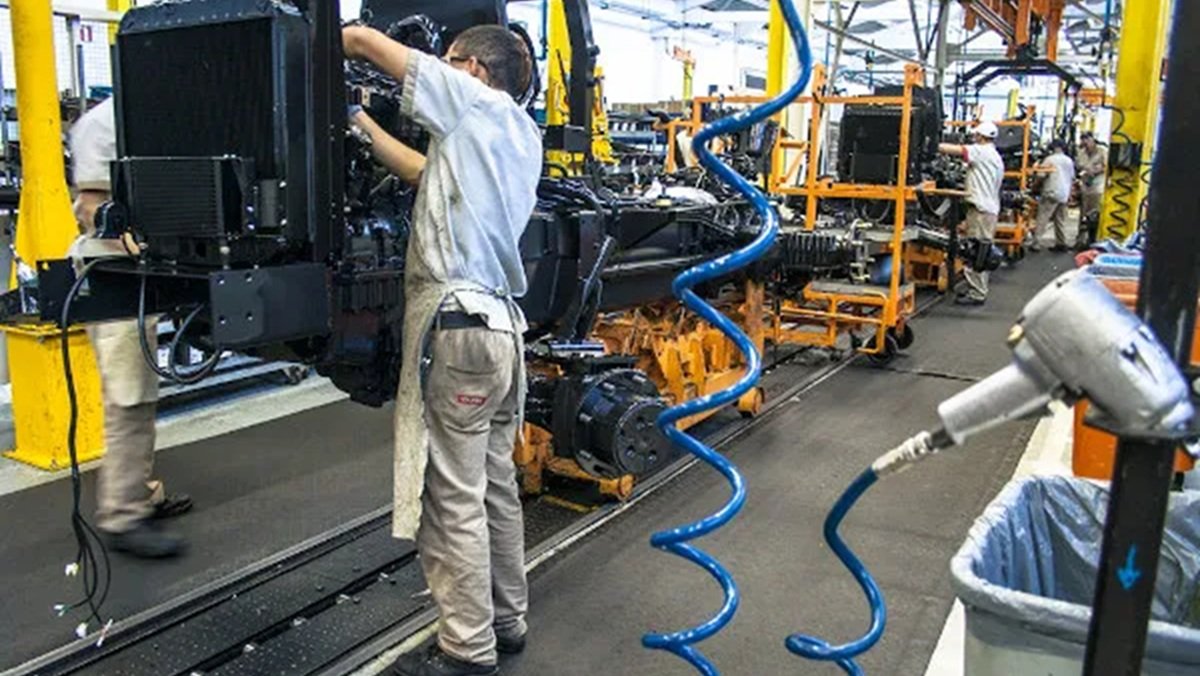 Indústria montagem automóveis Misto Brasil