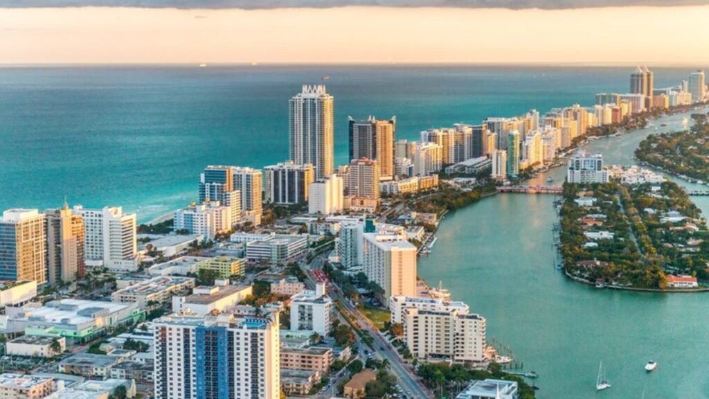 Miami atrai grandes fortunas e impulsiona mercado imobiliário