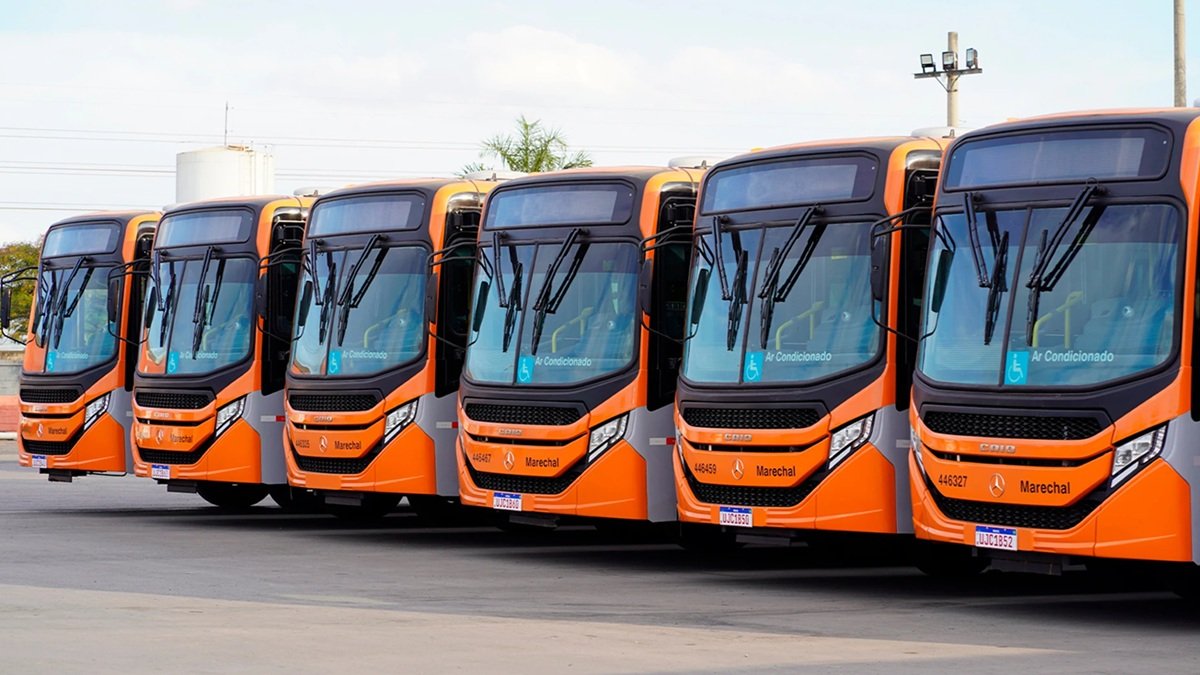 Ônibus urbano empresa Marechal DF Misto Brasil