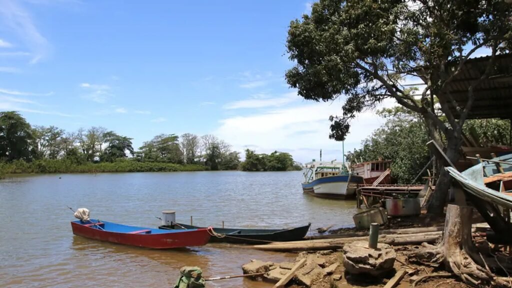 Pesca voltou a ser liberada na área próxima à foz do Rio Doce